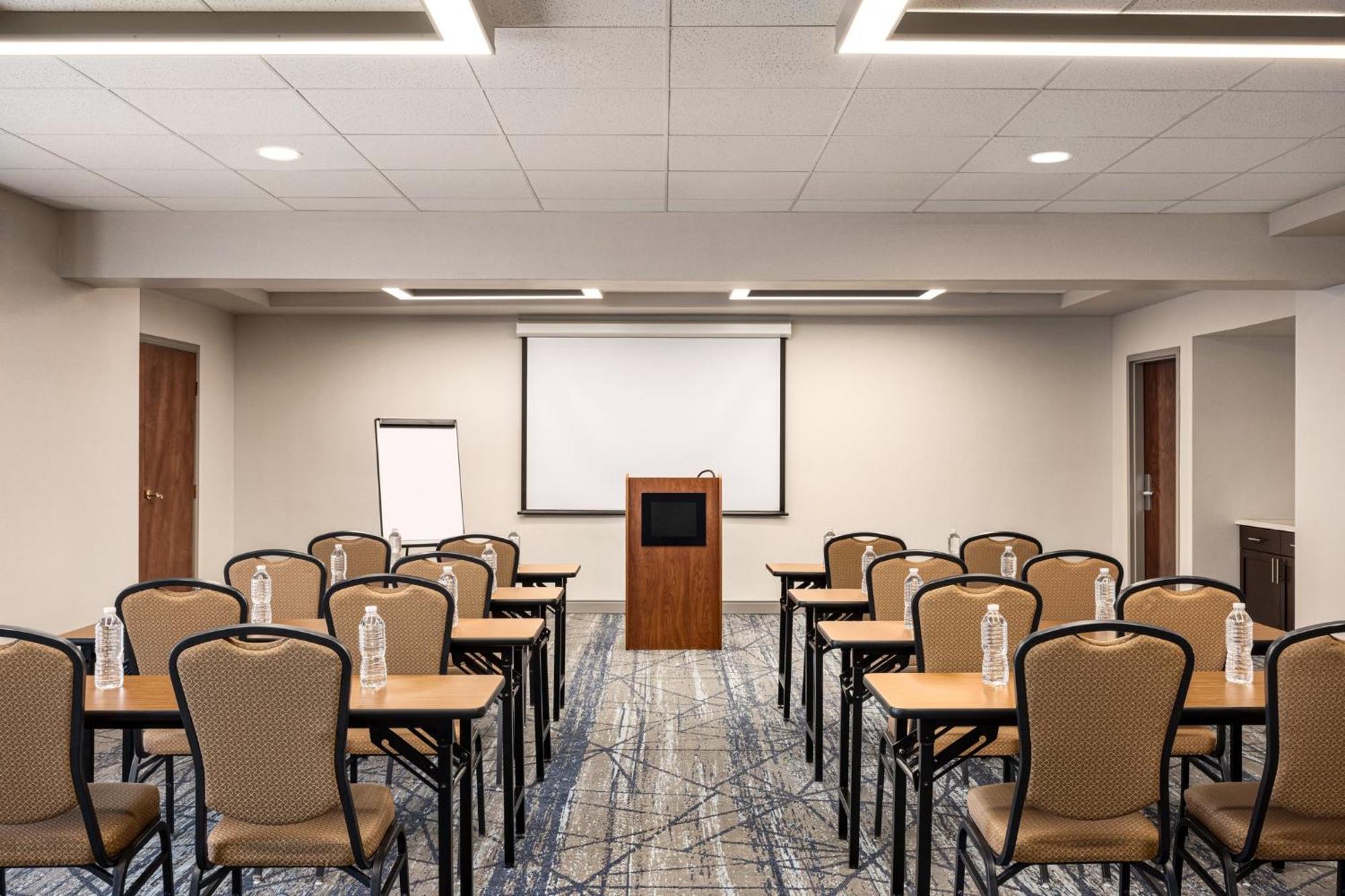 Holiday Inn Express Hotel & Suites Indianapolis W - Airport Area By Ihg Bagian luar foto